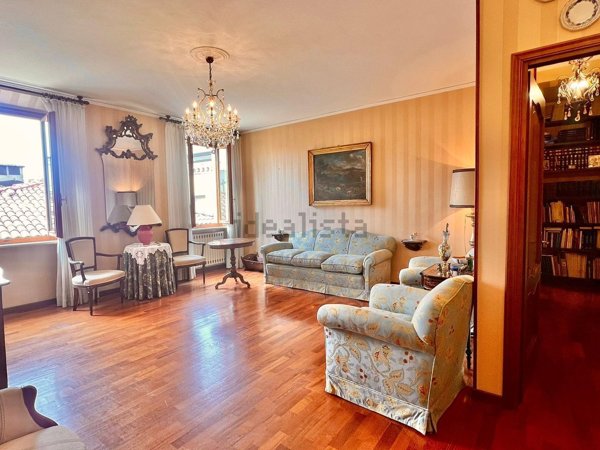 appartamento in vendita a Modena in zona Centro Storico