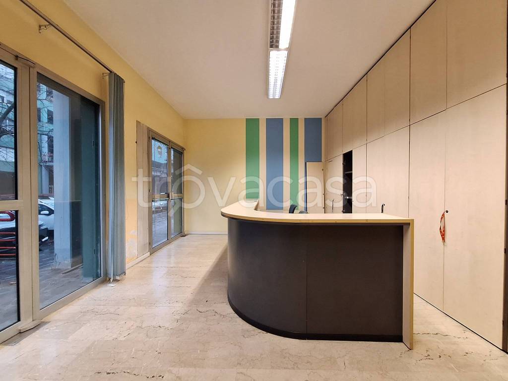 ufficio in vendita a Modena in zona San Faustino