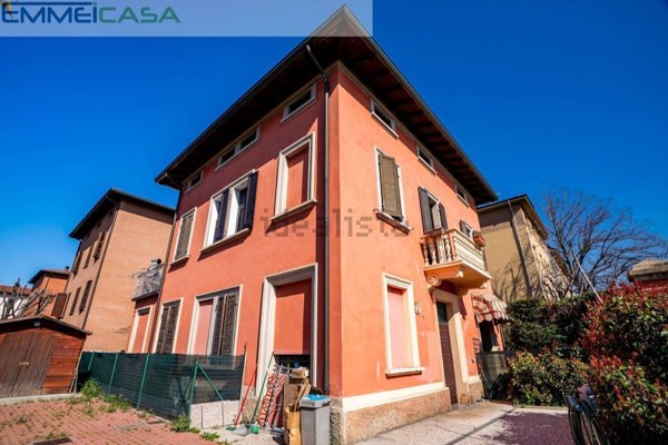 casa indipendente in vendita a Modena in zona Crocetta