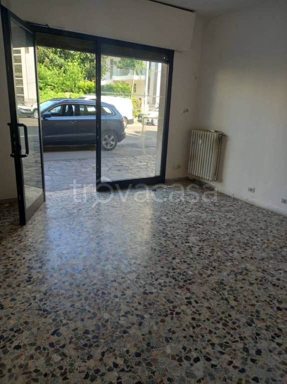 negozio in vendita a Modena in zona Buon Pastore