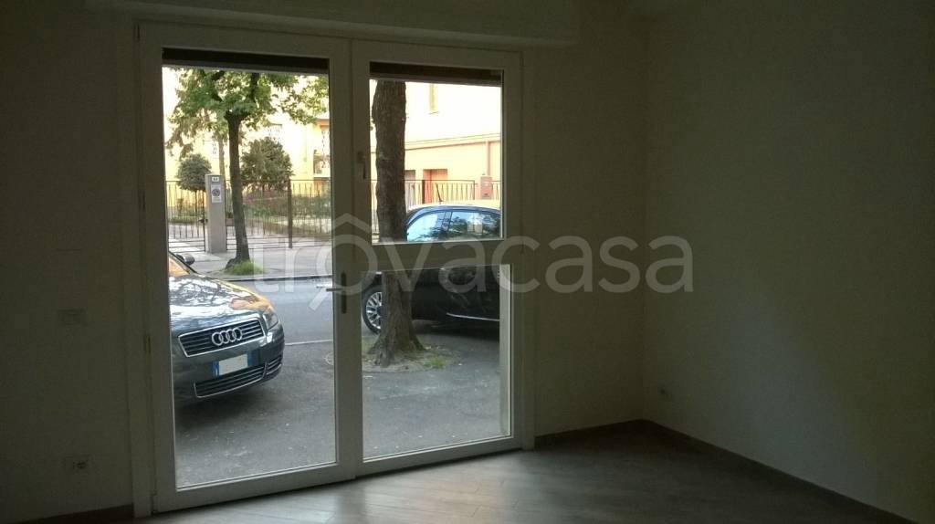 negozio in vendita a Modena in zona San Faustino