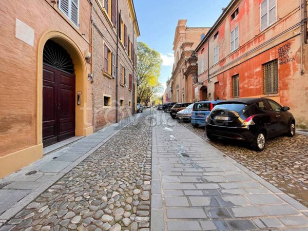 appartamento in vendita a Modena in zona Centro Storico