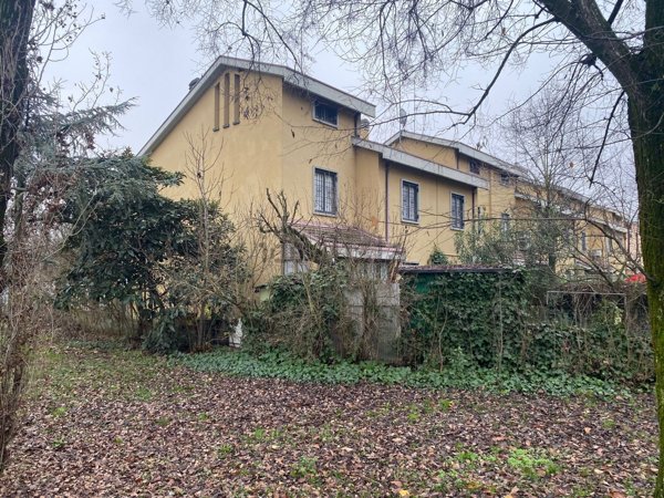 casa indipendente in vendita a Modena in zona Crocetta