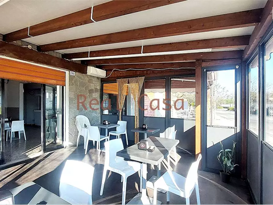 negozio in vendita a Modena in zona Madonnina / Quattro Ville