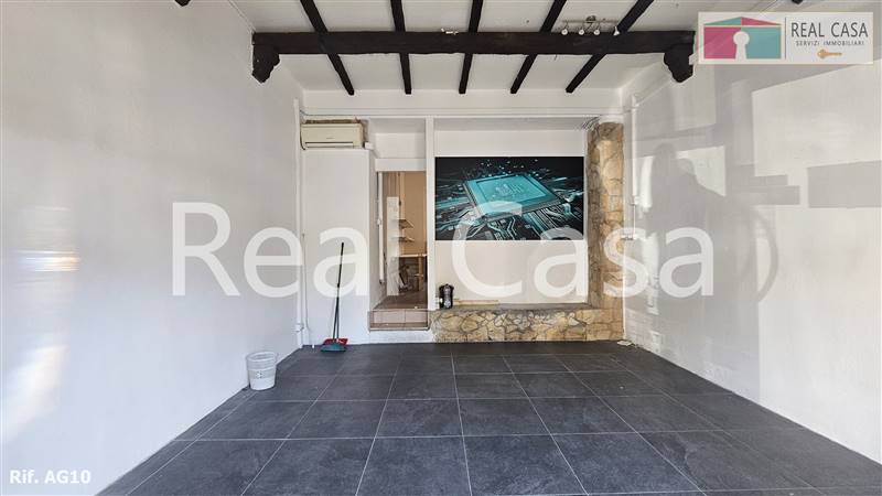 negozio in vendita a Modena in zona Centro Storico