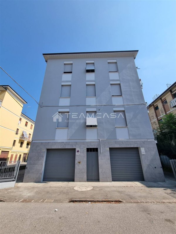 appartamento in vendita a Modena in zona Madonnina / Quattro Ville