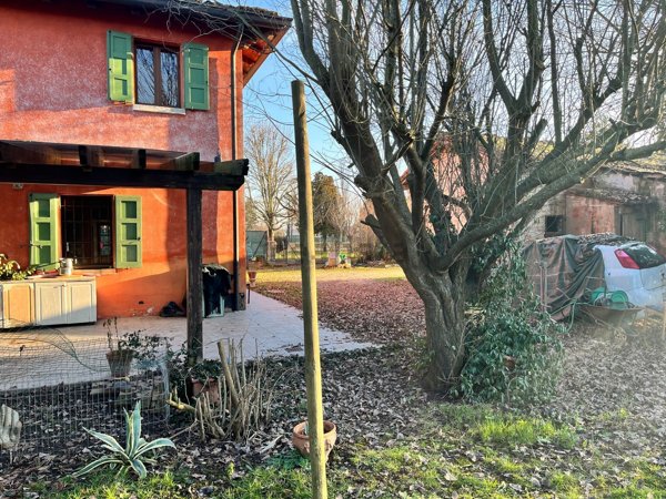 casa indipendente in vendita a Modena