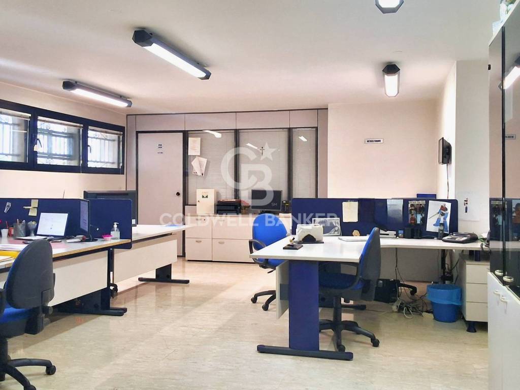 ufficio in vendita a Modena in zona San Faustino