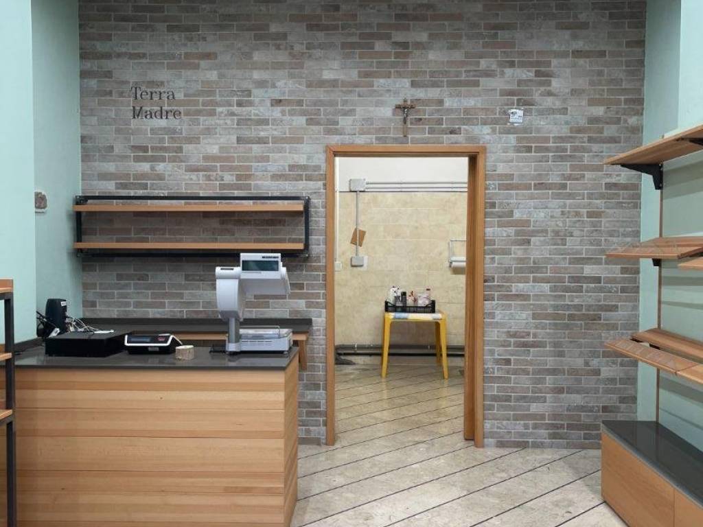 negozio in vendita a Modena in zona San Faustino