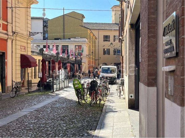 negozio in vendita a Modena in zona Centro Storico