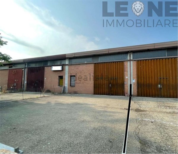 capannone in vendita a Modena in zona San Damaso