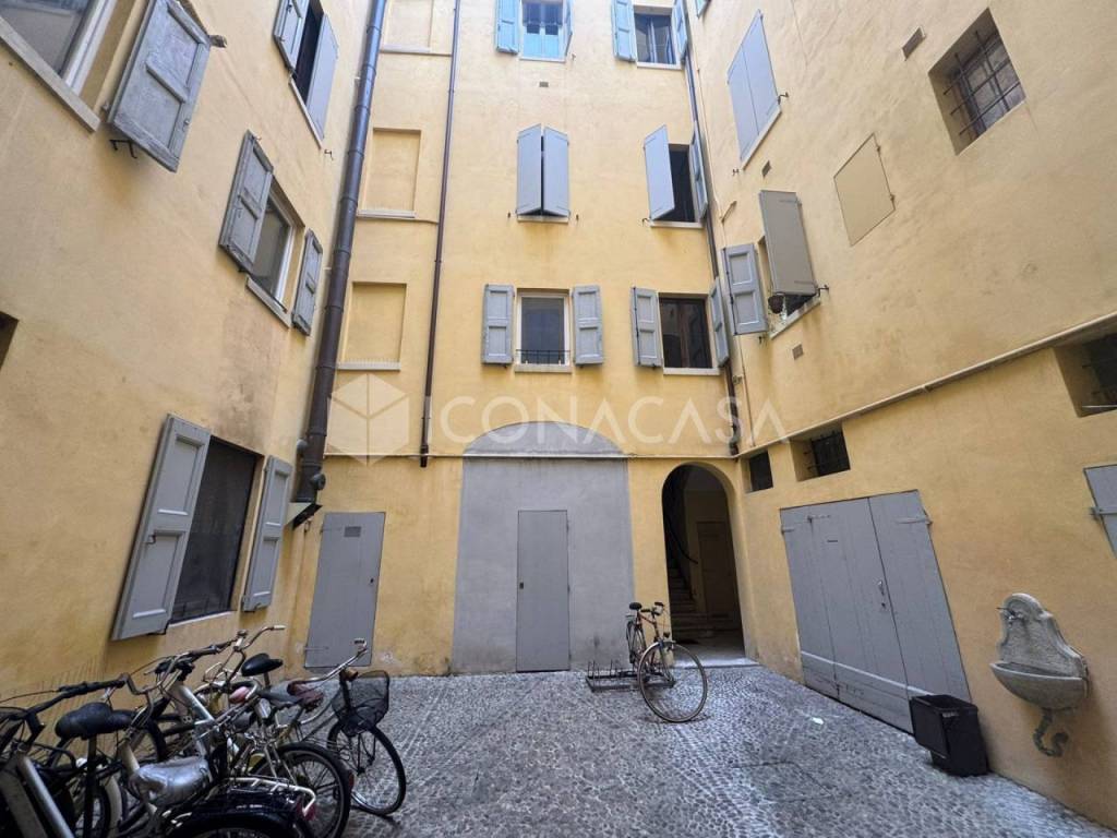 appartamento in vendita a Modena in zona Centro Storico