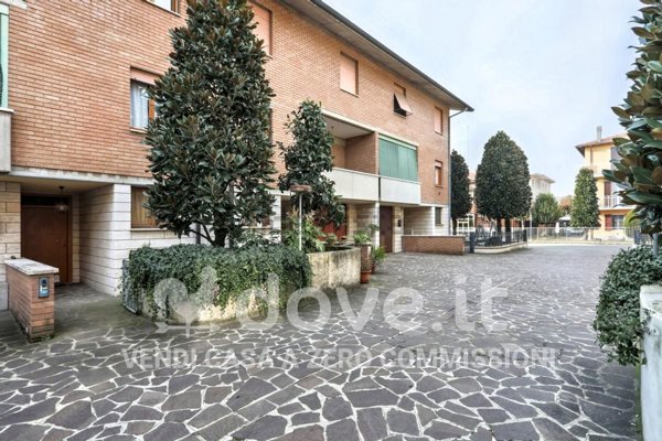 casa indipendente in vendita a Modena in zona Madonnina / Quattro Ville