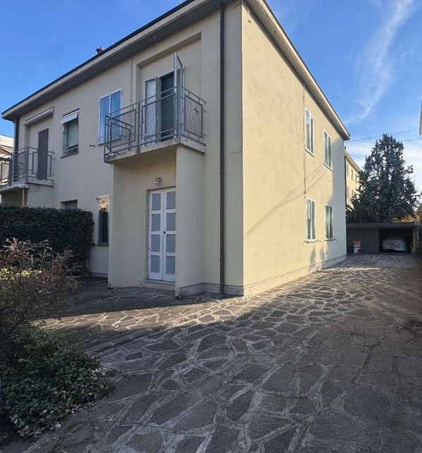 casa indipendente in vendita a Modena in zona Buon Pastore
