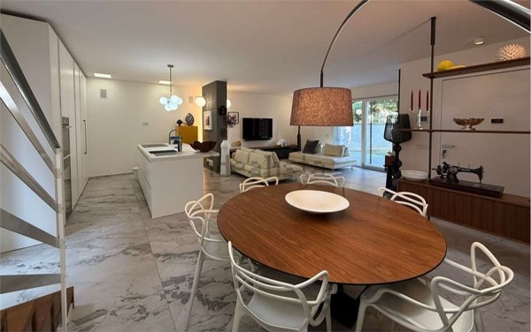 casa indipendente in vendita a Modena in zona Centro Storico