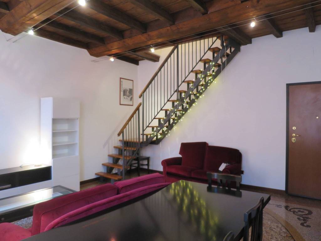 appartamento in vendita a Modena in zona Centro Storico