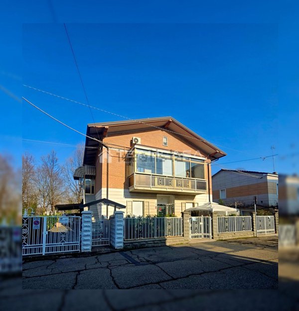 casa indipendente in vendita a Modena in zona Madonnina / Quattro Ville