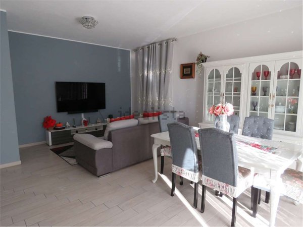 casa indipendente in vendita a Modena in zona Amendola