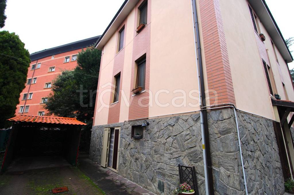 casa indipendente in vendita a Modena in zona Amendola