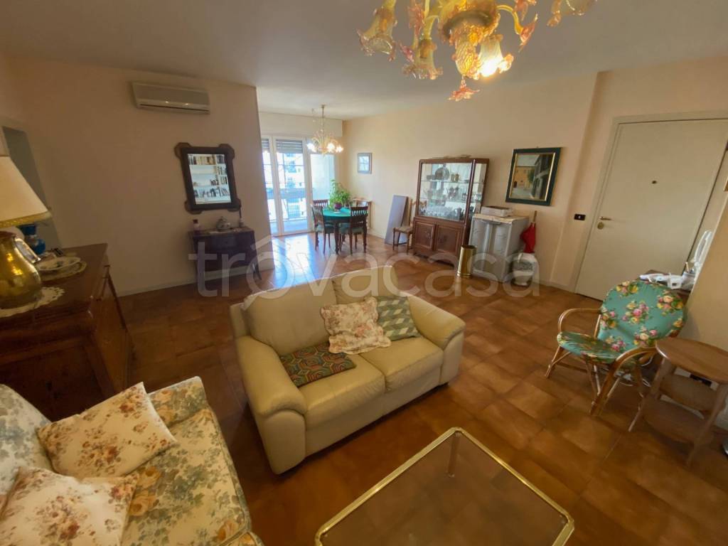 appartamento in vendita a Modena in zona Vaciglio