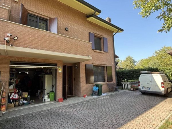 casa indipendente in vendita a Modena in zona Madonnina / Quattro Ville