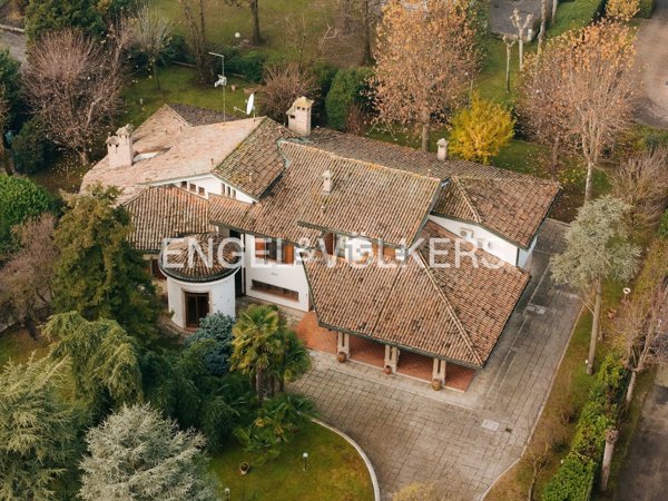 casa indipendente in vendita a Modena in zona Centro Storico