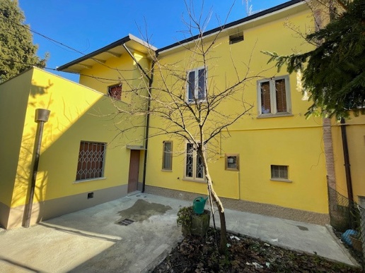 casa indipendente in vendita a Modena in zona Albareto