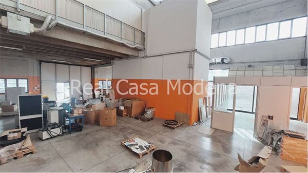 capannone in vendita a Modena in zona Crocetta