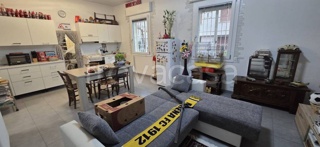 appartamento in vendita a Modena in zona Amendola