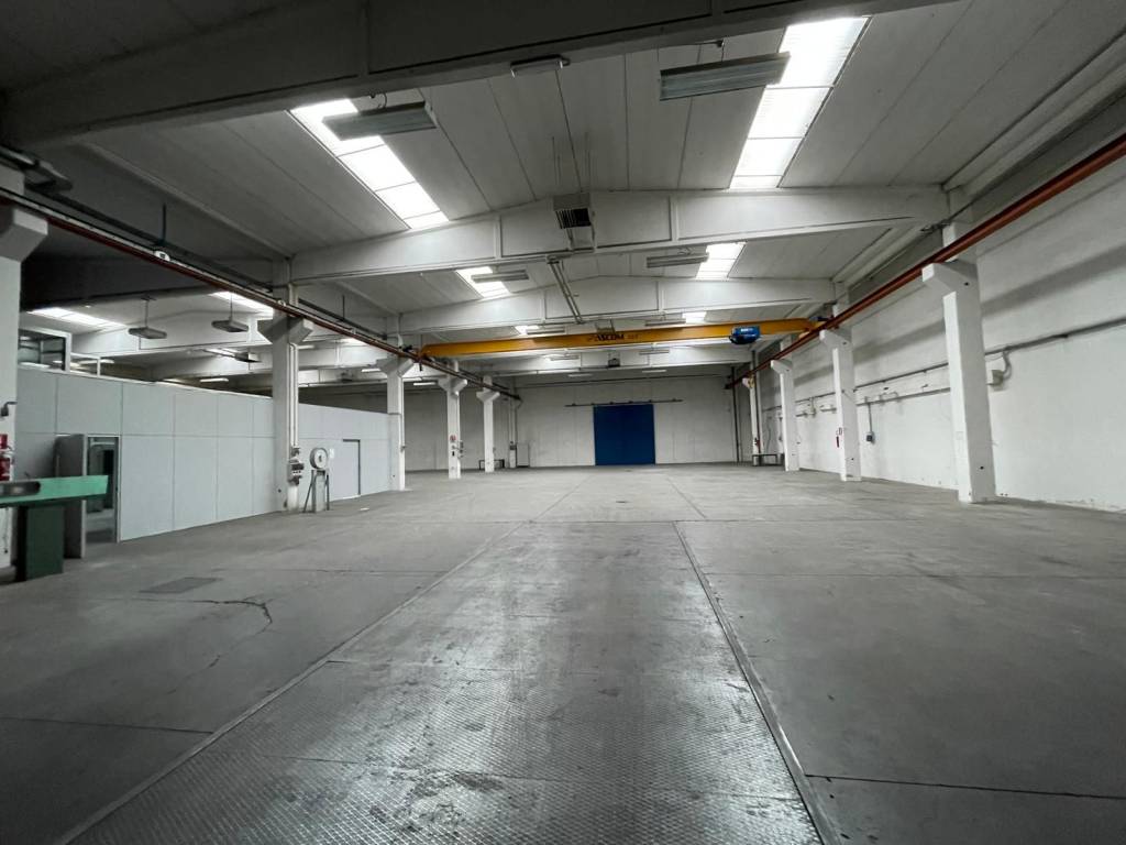 capannone in vendita a Modena in zona San Lazzaro / Modena Est