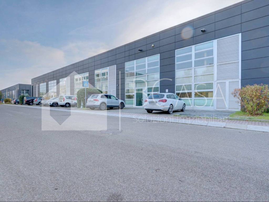 locale commerciale in vendita a Modena in zona Crocetta