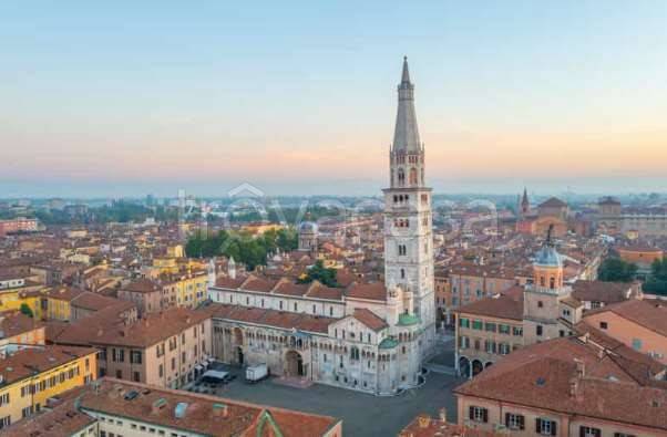 appartamento in vendita a Modena in zona Centro Storico