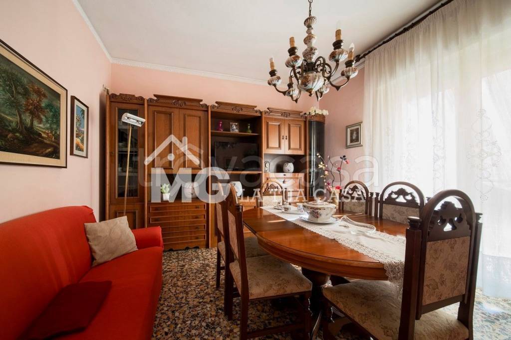 appartamento in vendita a Modena in zona Amendola