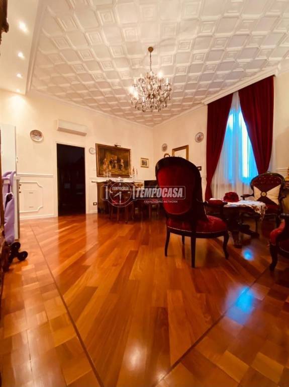 appartamento in vendita a Modena in zona Centro Storico