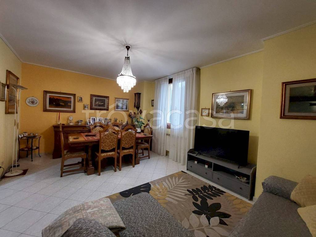 appartamento in vendita a Modena in zona Crocetta