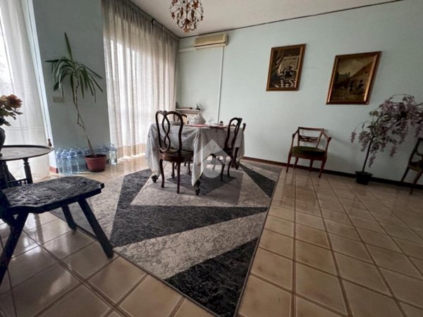 appartamento in vendita a Modena in zona Amendola