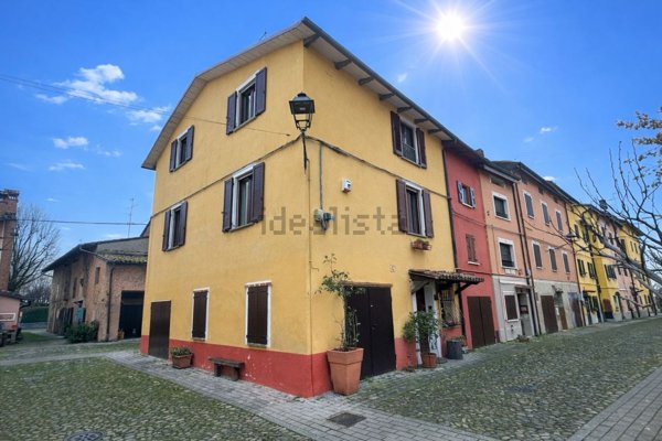 casa semindipendente in vendita a Modena in zona Paganine