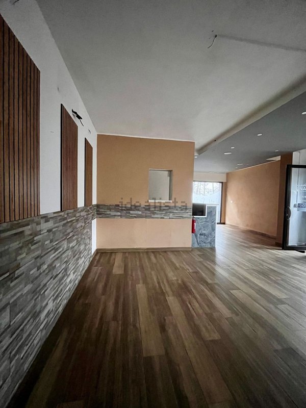 locale commerciale in vendita a Modena in zona San Faustino