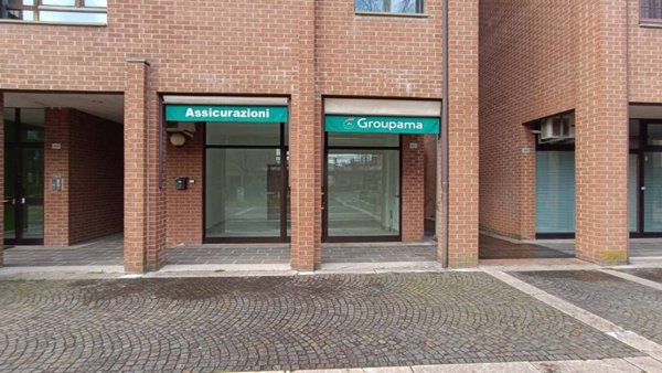 negozio in vendita a Modena in zona Crocetta