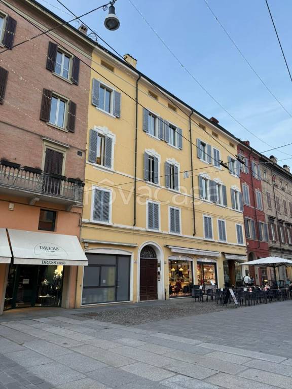 appartamento in vendita a Modena in zona Centro Storico