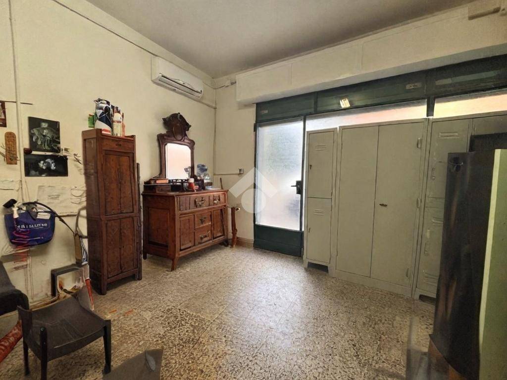 negozio in vendita a Modena in zona San Lazzaro / Modena Est