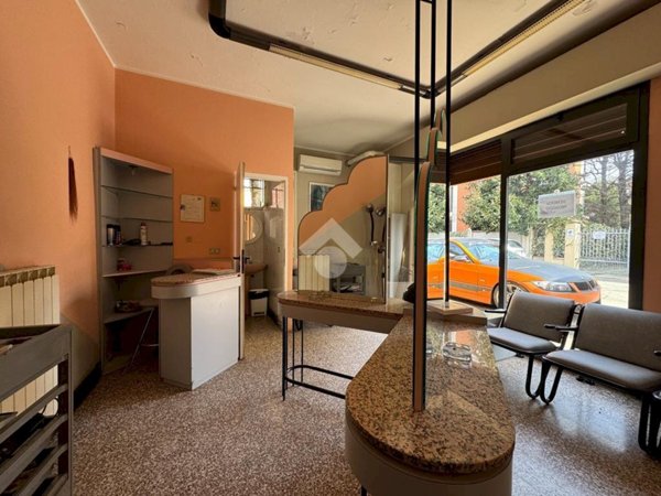 negozio in vendita a Modena in zona Buon Pastore