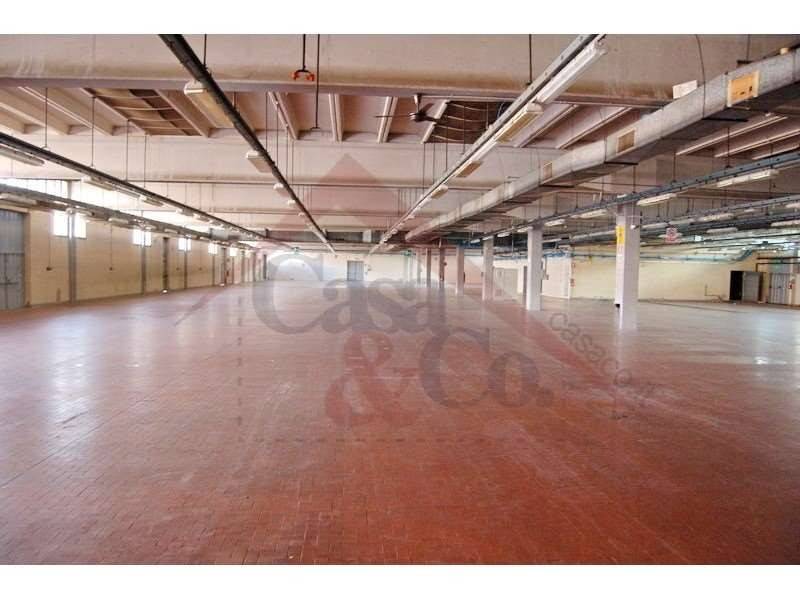 locale commerciale in vendita a Modena in zona Buon Pastore