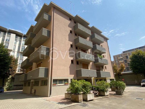 appartamento in vendita a Modena in zona Crocetta