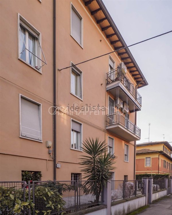 appartamento in vendita a Modena in zona Amendola