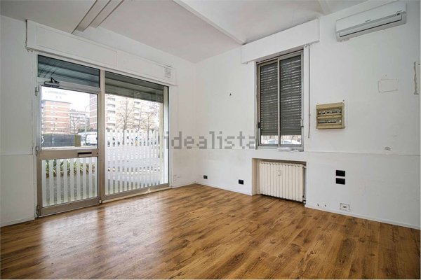 ufficio in vendita a Modena in zona Crocetta