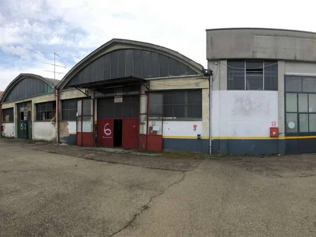 locale commerciale in vendita a Modena in zona Madonnina / Quattro Ville