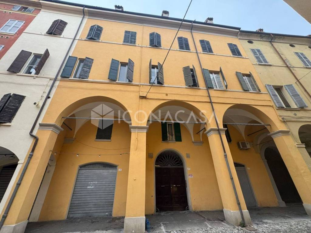 appartamento in vendita a Modena in zona Centro Storico