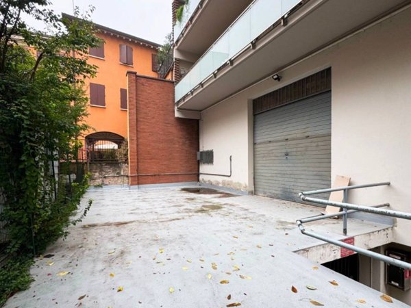 locale commerciale in vendita a Modena in zona Sant'Agnese