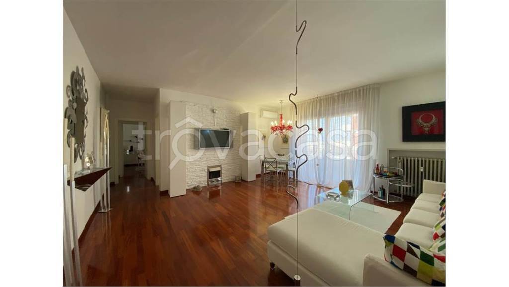 appartamento in vendita a Modena in zona Madonnina / Quattro Ville